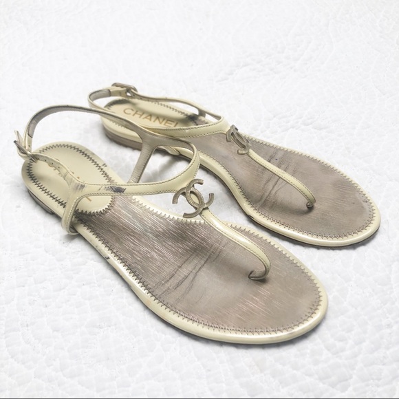 CHANEL CC Logo Patent Leather Nude Thong Sandals